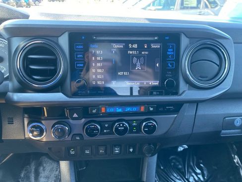 Used 2018 Toyota Tacoma TRD Sport w/ Technology Package AWD/4WD image 12