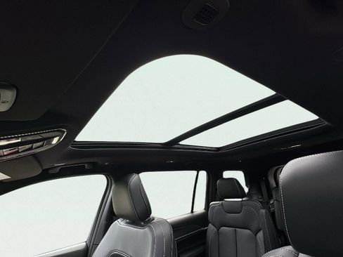 Used 2025 Jeep Grand Cherokee L Limited image 27