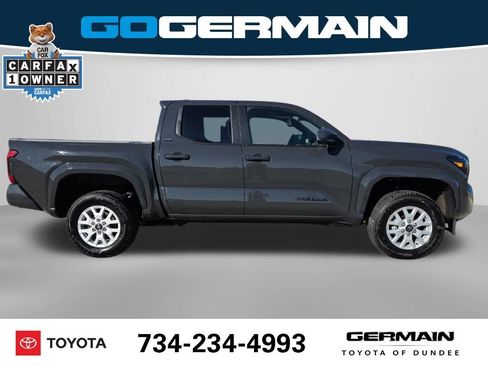 Used 2025 Toyota Tacoma SR5 image 7