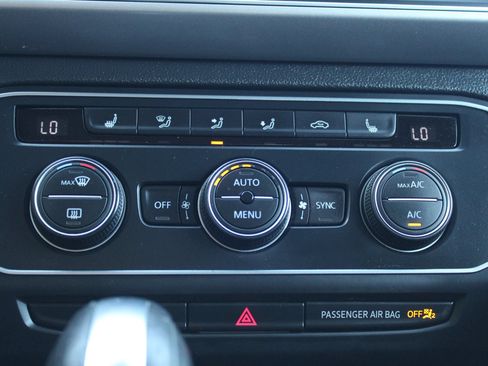 Used 2019 Volkswagen Atlas SE w/ Panoramic Sunroof Package AWD/4WD image 34