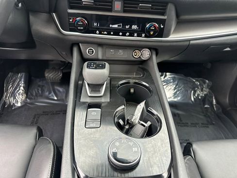 Used 2023 Nissan Rogue SV w/ SV Premium B Package image 24