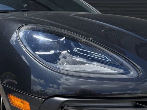 Certified 2025 Porsche Macan S AWD/4WD image 12