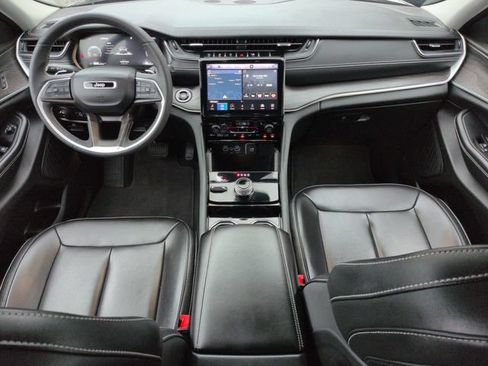 Used 2023 Jeep Grand Cherokee L Limited w/ Black Appearance Package AWD/4WD image 17