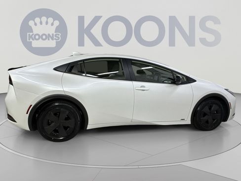 Used 2025 Toyota Prius LE AWD/4WD image 21
