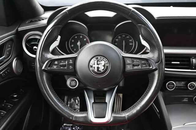 Used 2022 Alfa Romeo Stelvio Veloce AWD/4WD image 17