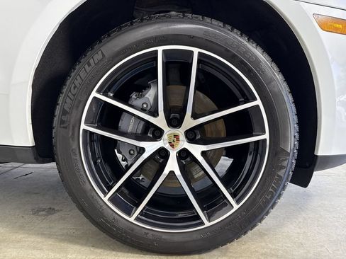 Certified 2024 Porsche Macan AWD/4WD image 15