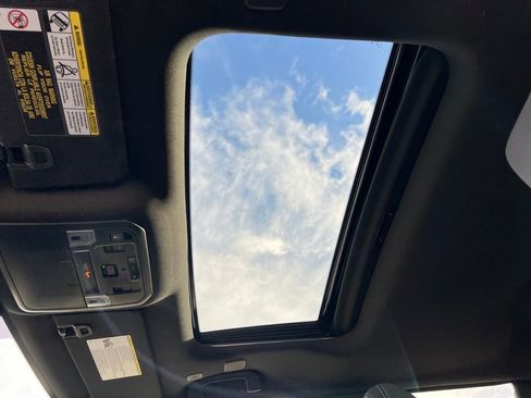 Used 2024 Toyota Tacoma TRD Off-Road image 27