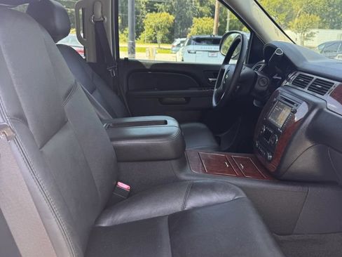 Used 2012 Chevrolet Avalanche LTZ AWD/4WD image 21