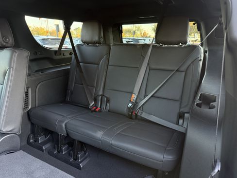 Used 2025 Chevrolet Suburban LT image 38
