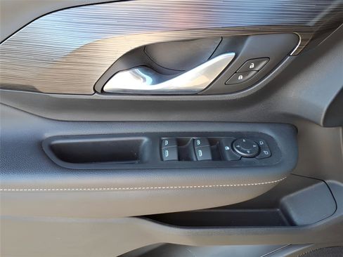 Used 2023 GMC Terrain SLE w/ Elevation Edition image 15