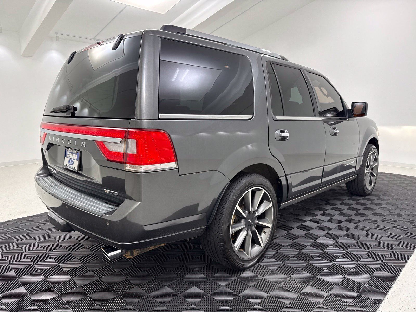 Used 2016 Lincoln Navigator Reserve AWD/4WD image 7