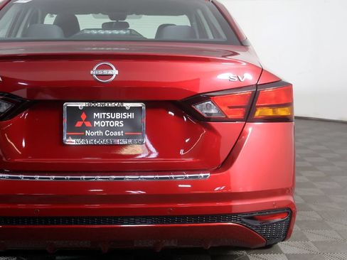 Used 2023 Nissan Altima 2.5 SV FWD image 13