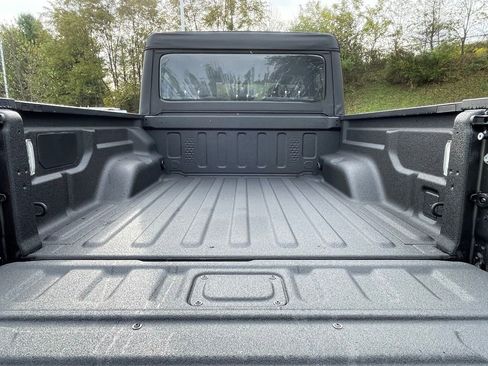 New 2025 Jeep Gladiator Sport image 18