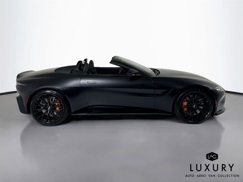 Used 2022 Aston Martin V8 Vantage Roadster image 3