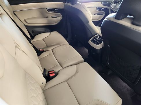 New 2026 Volvo XC90 B6 Plus w/ Protection Package Premier image 32