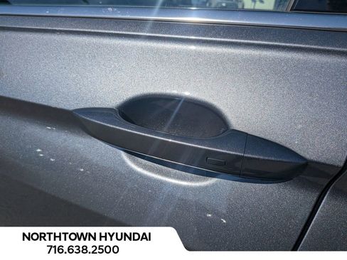 Used 2022 Volkswagen Tiguan SE image 37