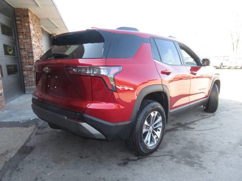 Used 2025 Chevrolet Equinox LT w/ Convenience Package II AWD/4WD image 9