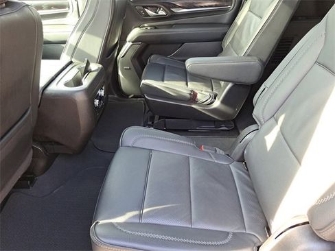 Used 2024 GMC Yukon XL Denali image 25