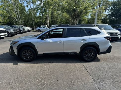 Used 2025 Subaru Outback Onyx Edition AWD/4WD image 2