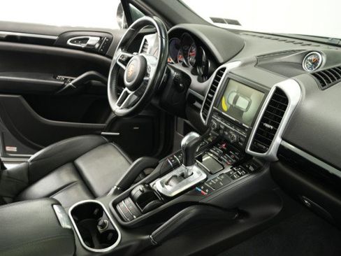 Used 2016 Porsche Cayenne image 48