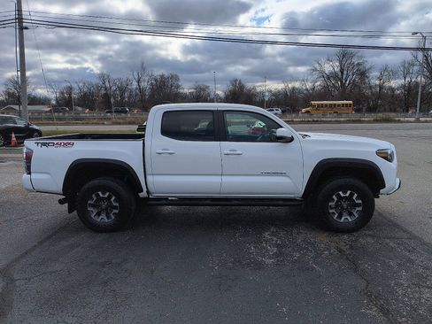 Used 2023 Toyota Tacoma TRD Off-Road w/ Technology Package image 2