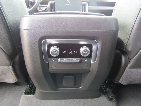 Used 2025 GMC Yukon XL AT4 w/ AT4 Premium Package AWD/4WD image 20