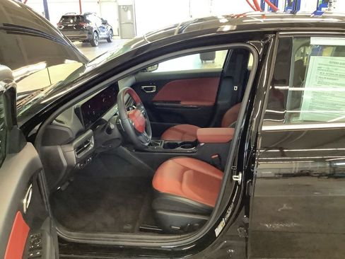 Used 2025 Kia K4 EX w/ GT-Line Premium Package FWD image 17