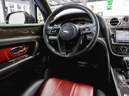 Used 2019 Bentley Bentayga image 44