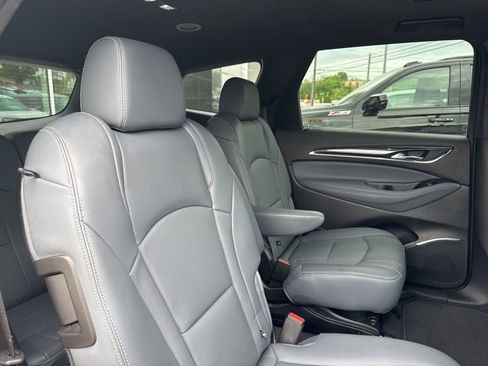 Used 2024 Buick Enclave Essence AWD/4WD image 27
