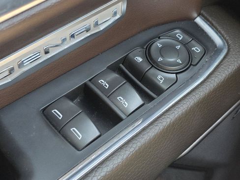 Used 2022 GMC Sierra 1500 Denali AWD/4WD image 9