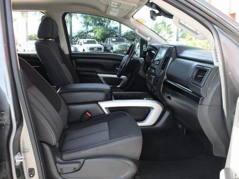 Used 2023 Nissan Titan SV w/ SV Convenience Package image 35