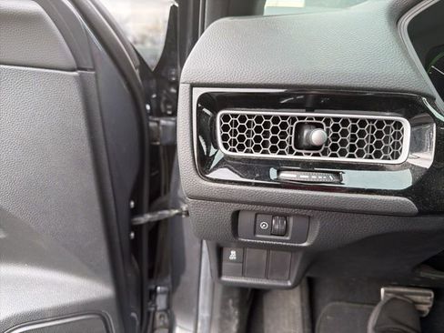 Used 2025 Honda Civic Sport image 15