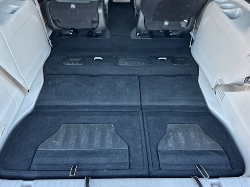 Used 2024 Chrysler Pacifica Select image 17