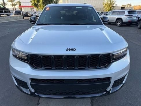 New 2025 Jeep Grand Cherokee L Laredo image 1