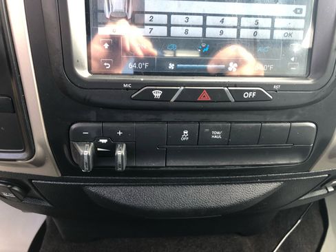 Used 2015 RAM 2500 SLT image 34