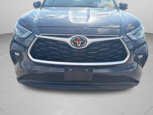 Used 2023 Toyota Highlander XLE FWD image 29