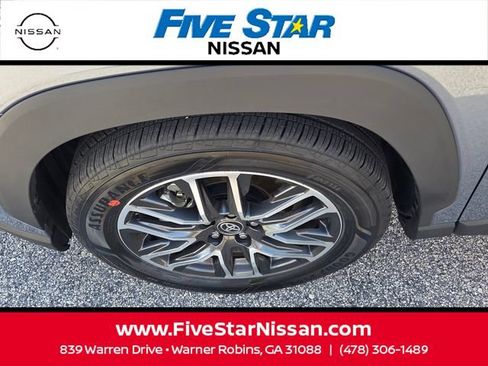 Used 2026 Toyota Corolla Cross XLE w/ Convenience Package FWD image 19