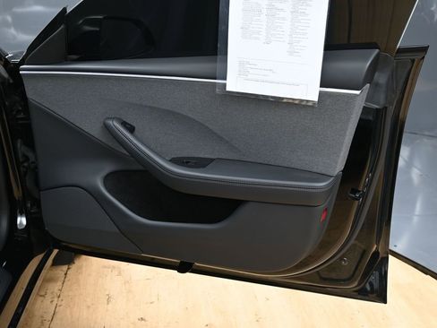 Used 2024 Tesla Model 3 Standard Range image 41