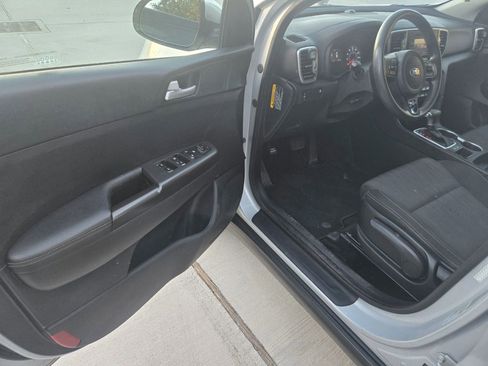 Used 2017 Kia Sportage LX image 16