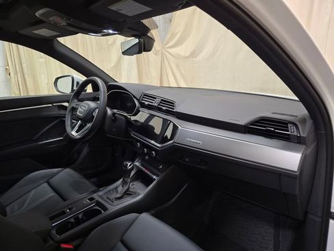 Certified 2025 Audi Q3 2.0T Premium w/ Convenience Package image 41
