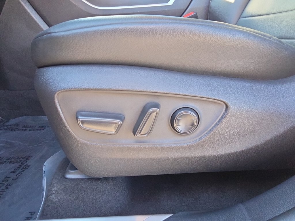 Used 2021 Toyota Highlander XLE AWD/4WD image 11