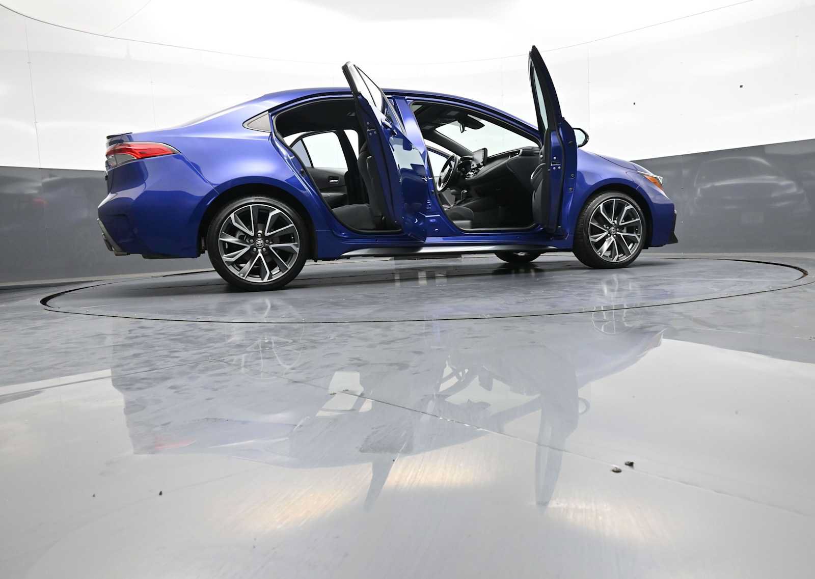 Used 2022 Toyota Corolla SE w/ SE Premium Package FWD image 47