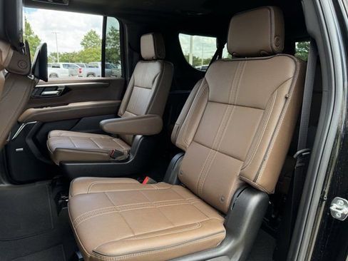 Used 2026 Chevrolet Suburban High Country AWD/4WD image 29