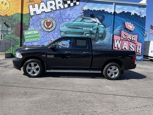 Used 2018 RAM 1500 Express image 2
