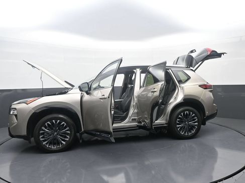 Used 2025 Nissan Rogue Platinum w/ Tech Package AWD/4WD image 40