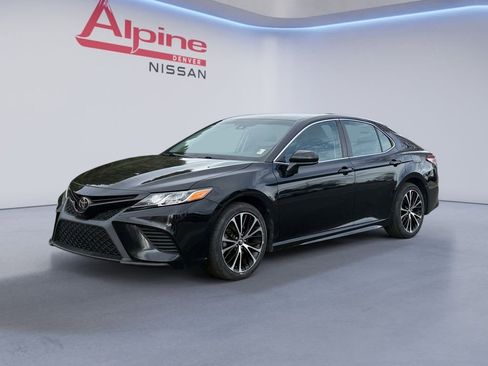 Used 2020 Toyota Camry SE image 1
