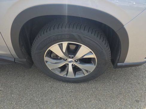 Used 2021 Subaru Ascent Premium w/ Convenience Package AWD/4WD image 3