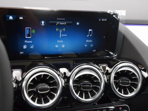 New 2025 Mercedes-Benz GLA 35 AMG 4MATIC image 24