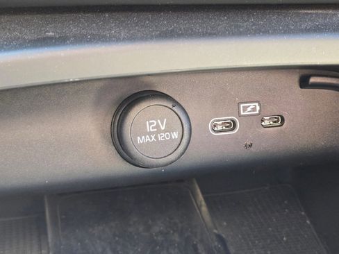 Used 2023 Volvo C40 P8 Recharge Plus AWD/4WD image 27