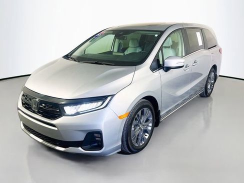 Used 2025 Honda Odyssey Touring image 4